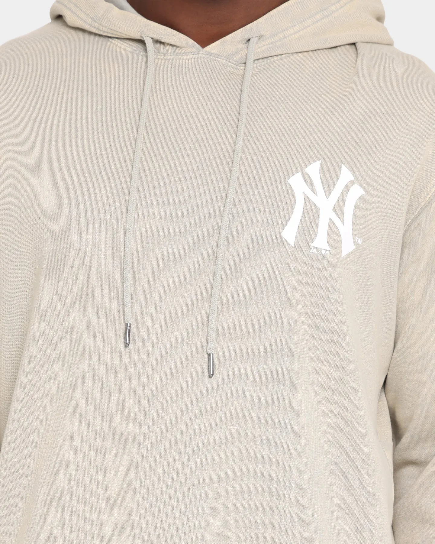 Majestic Athletic New York Yankees Duke Washed Hoodie Snow Wash Pale