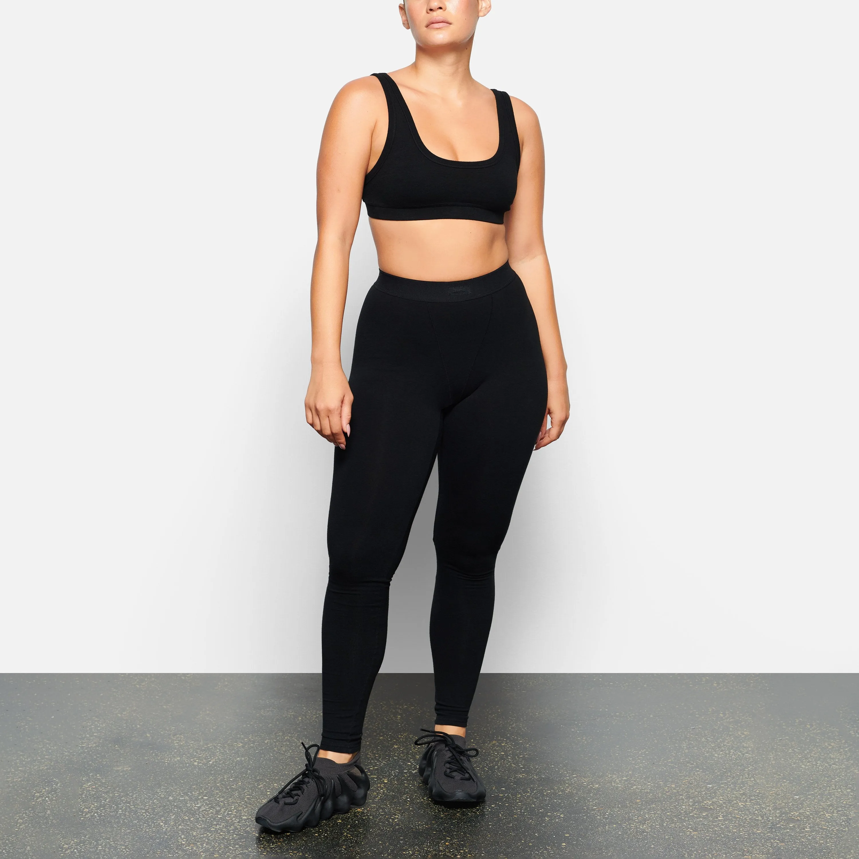 OUTDOOR BASICS SEAMED LEGGING | ONYX