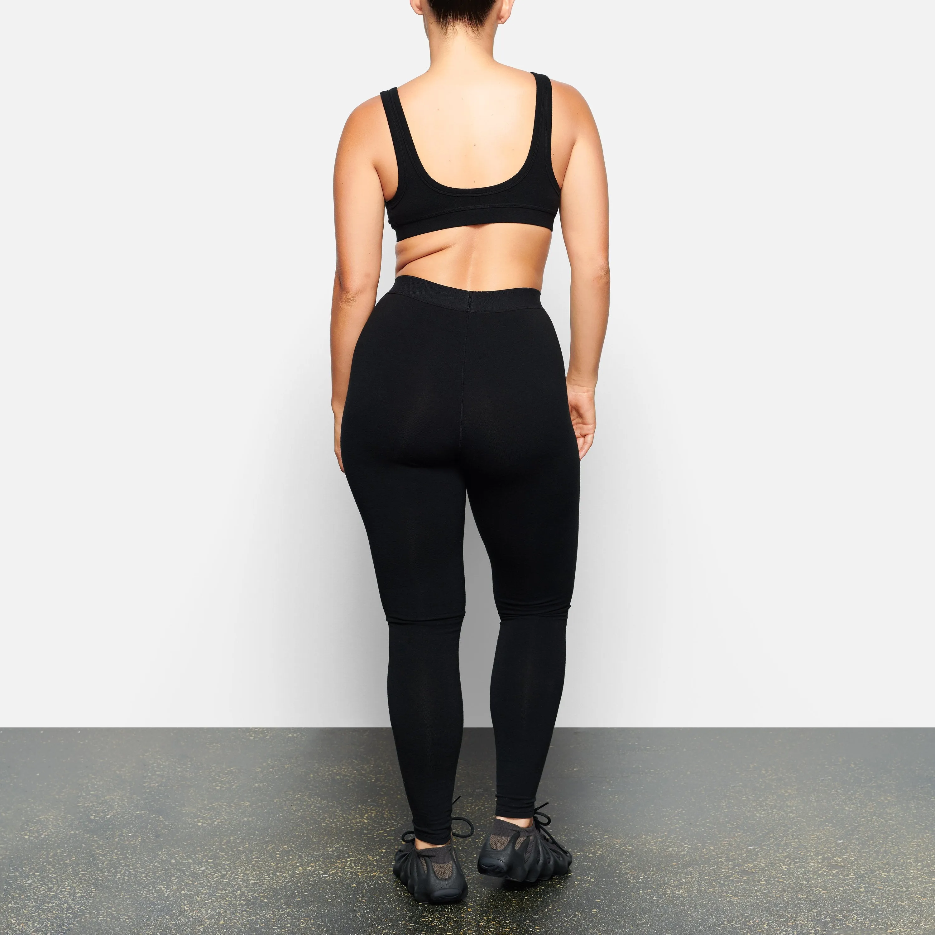 OUTDOOR BASICS SEAMED LEGGING | ONYX